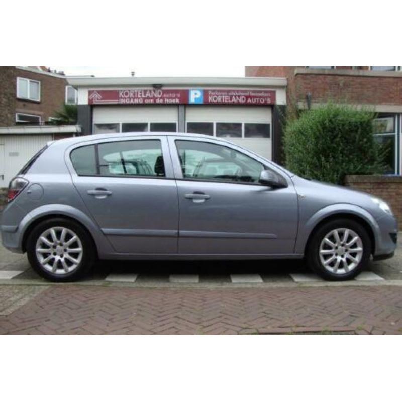 Opel Astra 1.8 Elegance 5 deurs Airco automaat