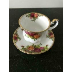 ROYAL ALBERT kop en schotel - klein OLD COUNTRY ROSES