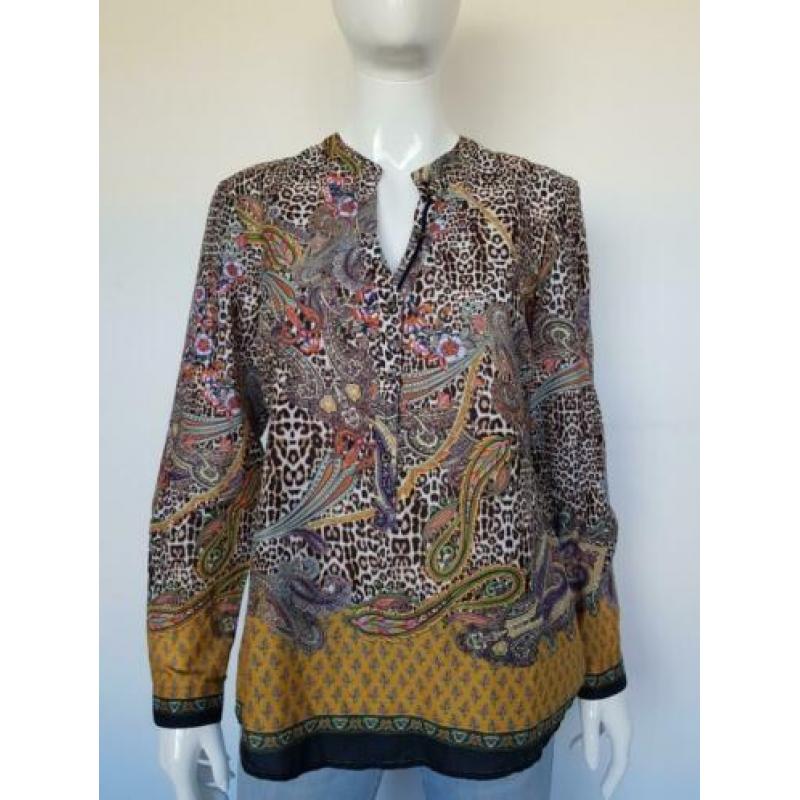 Emily van den Bergh blouse. Mt. 42. All over print.