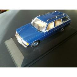 Mercedes-Benz w123 230TE 1:43 MINICHAMPS
