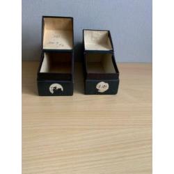 Twee oude opbergdoosjes