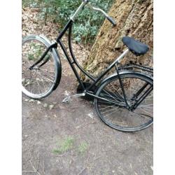 Mooie omafiets 53 cm 28 inch goede banden verlichting slot