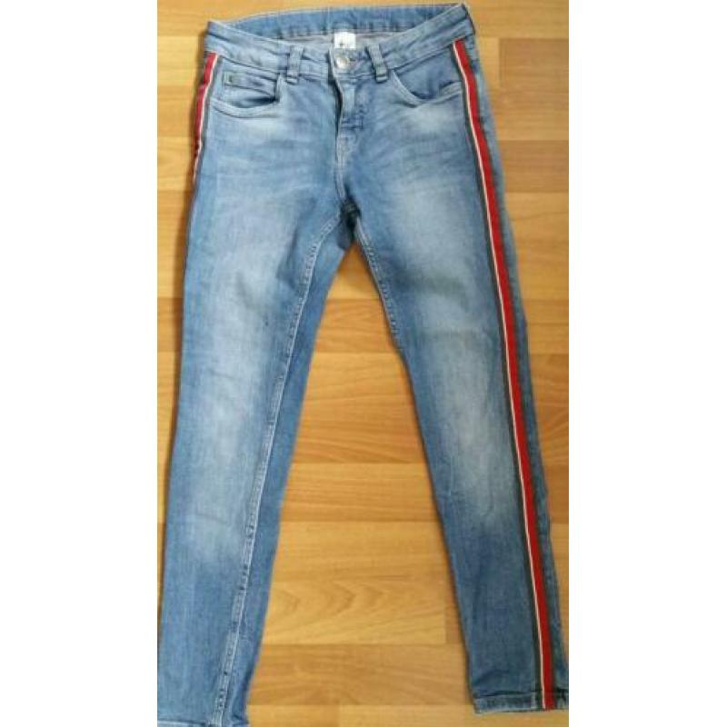 Tuinbroek, spijkerbroek, T-shirt, rok, setje, jurk maat 140