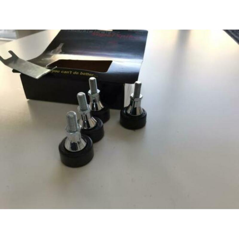 Soundcare spikes M8 2x sets beschikbaar
