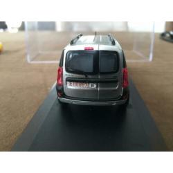 Dacia Logan MCV 2003 zilvergrijs In Doosje Solido,Norev-UH