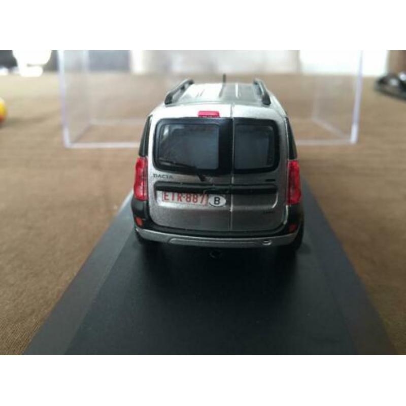 Dacia Logan MCV 2003 zilvergrijs In Doosje Solido,Norev-UH