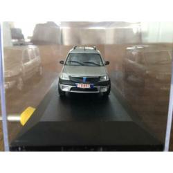 Dacia Logan MCV 2003 zilvergrijs In Doosje Solido,Norev-UH