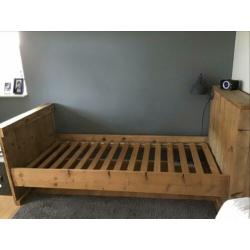 Te koop stoer bed van steigerhout.