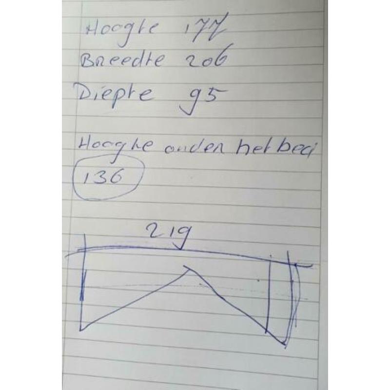 2 luxe hoogslapers met alles erop en eraan, bureau + stoelen