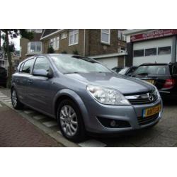 Opel Astra 1.8 Elegance 5 deurs Airco automaat