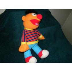 ernie van sesam straat fisher price 45 cm groot