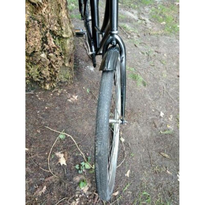 Mooie omafiets 53 cm 28 inch goede banden verlichting slot