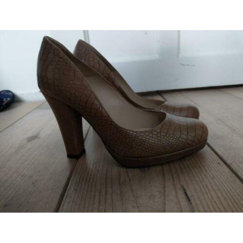 Beige Pumps van L.K. Bennett in maat 39