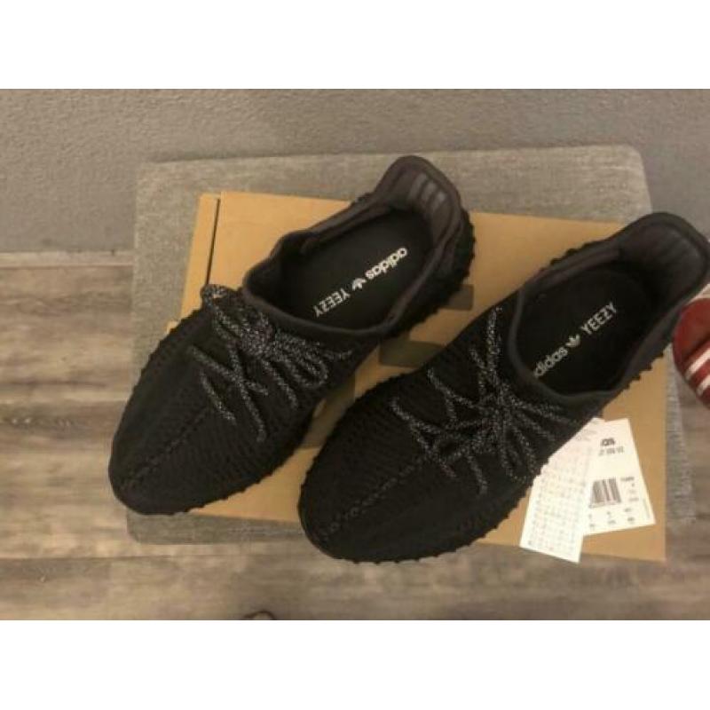 Yeezy black 350v2 43 1/3