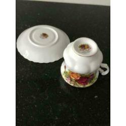 ROYAL ALBERT kop en schotel - klein OLD COUNTRY ROSES