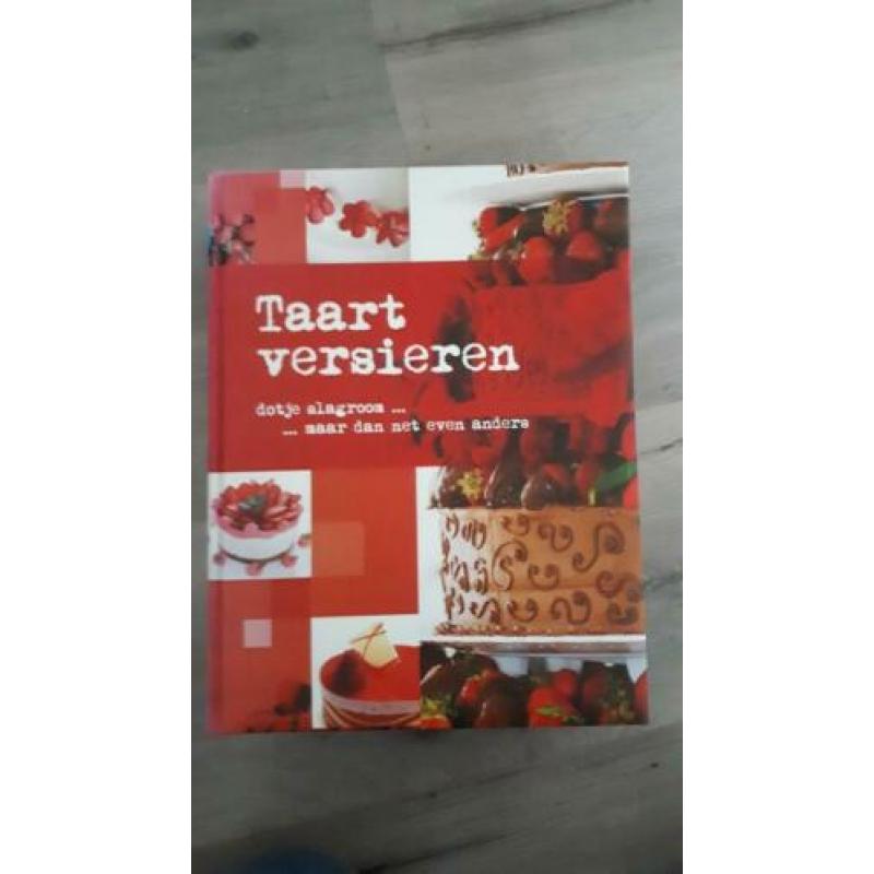 6 nieuwe kookboeken (taarten / cupcakes etc) nieuw