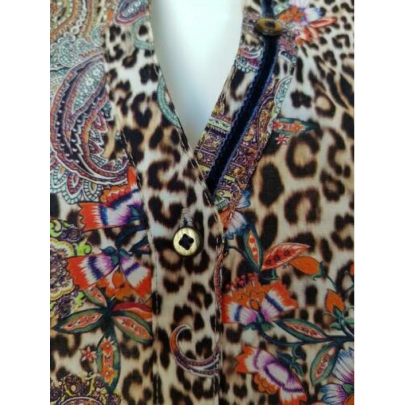 Emily van den Bergh blouse. Mt. 42. All over print.