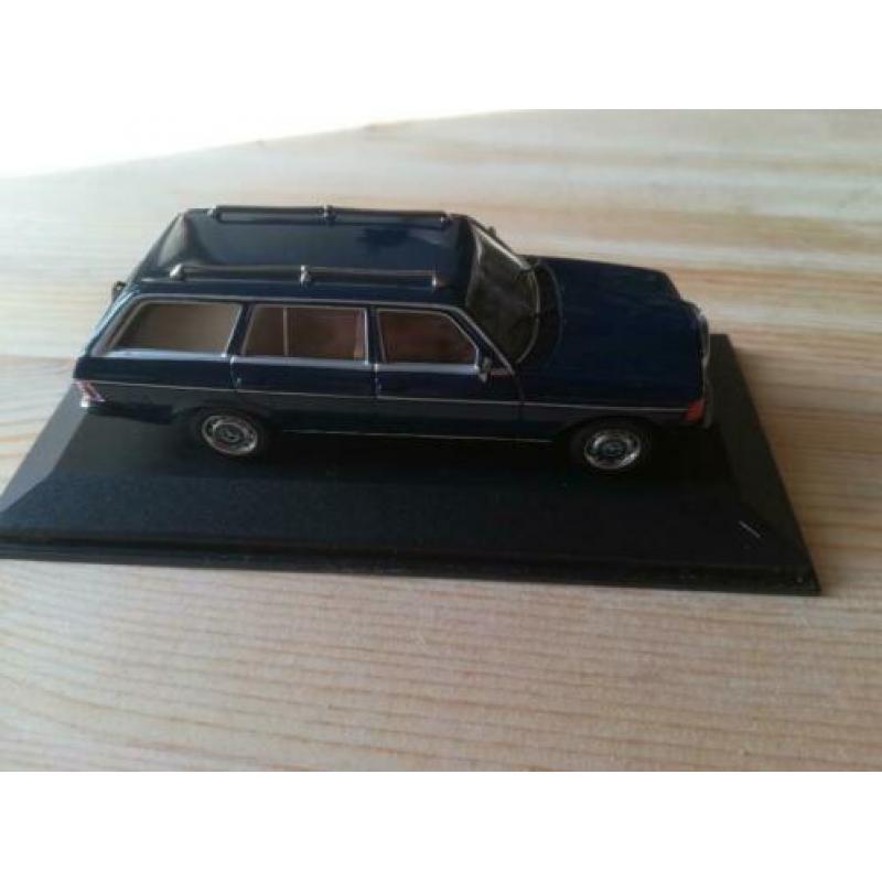 Mercedes-Benz w123 230TE 1:43 MINICHAMPS