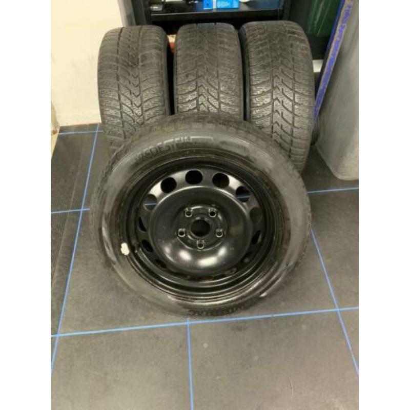 Set winterbanden stalen velgen golf 6
