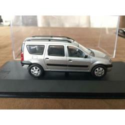 Dacia Logan MCV 2003 zilvergrijs In Doosje Solido,Norev-UH