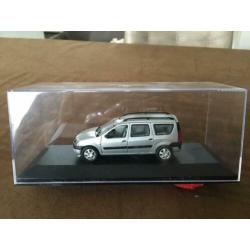 Dacia Logan MCV 2003 zilvergrijs In Doosje Solido,Norev-UH