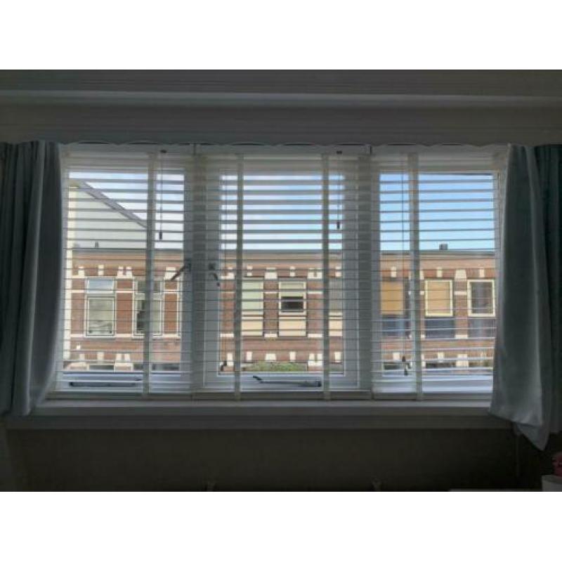 Mooie witte luxaflex hout