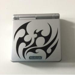 Gameboy advance sp tribal met 6 games, oplader en tas.