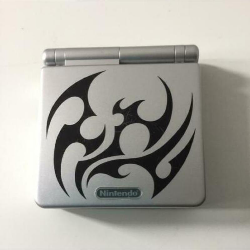 Gameboy advance sp tribal met 6 games, oplader en tas.