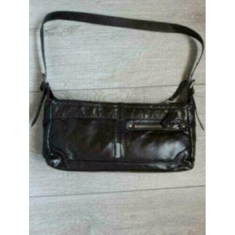 Set bij elkaar passende kleding: rok, jasje, laarzen, tas