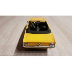 Model auto Mustang 1964 Geel 1:24