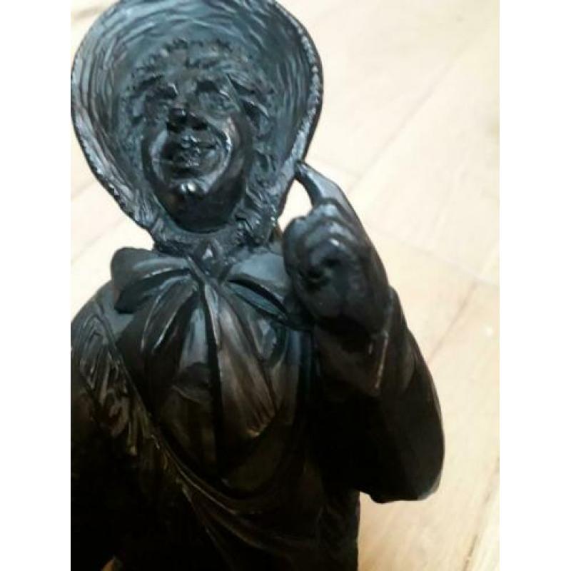 Beeld Hiacinthe, heks uit Sjinderhannes Roermond
