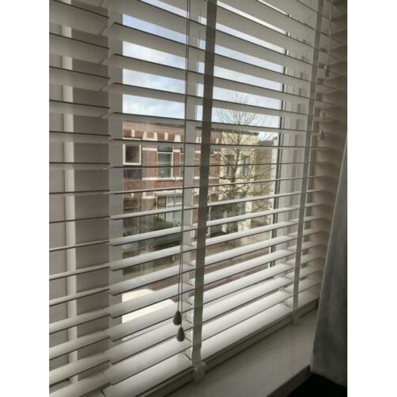 Mooie witte luxaflex hout