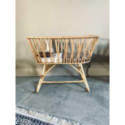 Vintage speelgoed rotan poppenwieg Rohe Noordwolde
