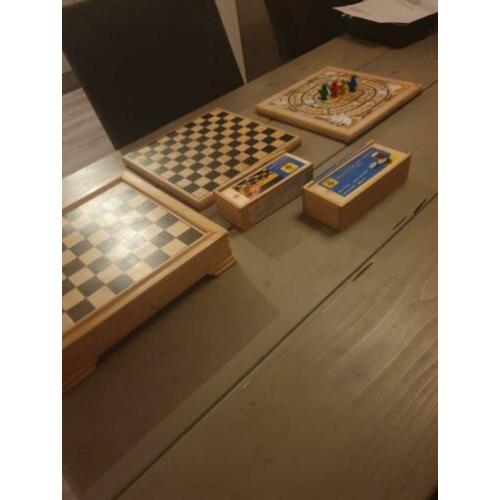 Houten dambord, damstenen/schaakbord en ganzenbord hout.