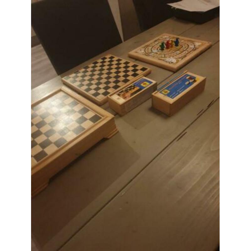 Houten dambord, damstenen/schaakbord en ganzenbord hout.