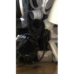 Doos met nieuwe + gebruikte elektra, snoer, contactdoos enz.