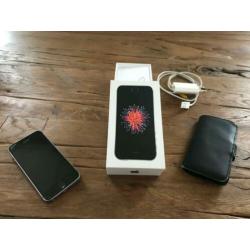 Nog zeer nette iPhone SE incl boekje doosje en lader