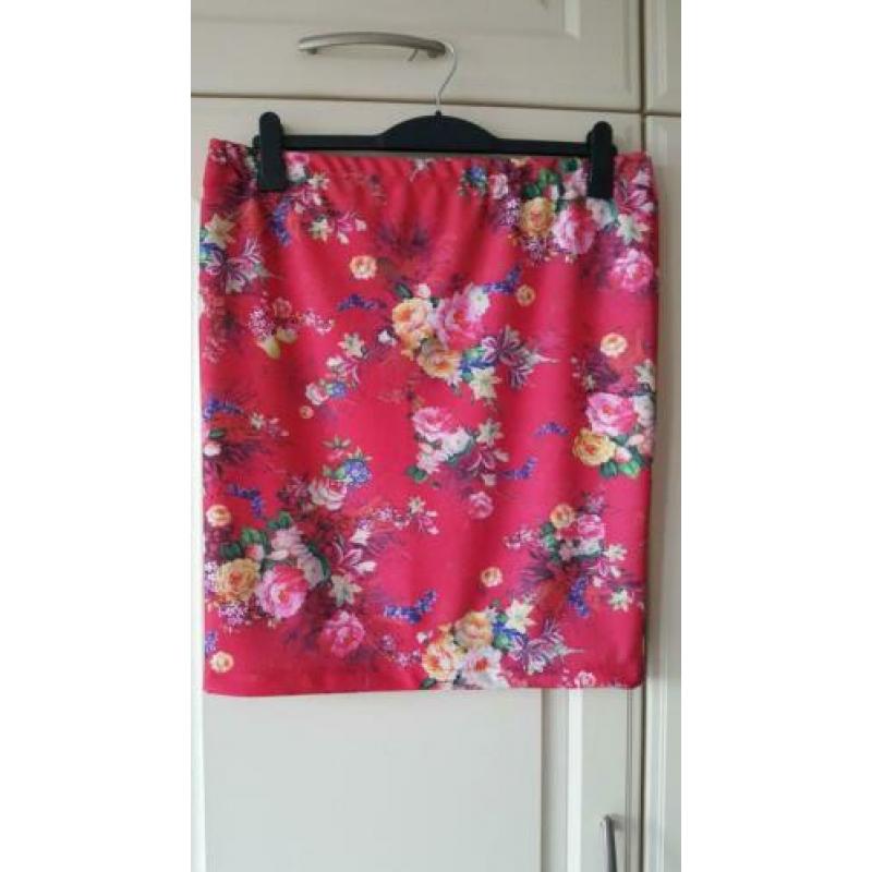 Voorjaar?? rokjes mt 46,48,50,52€19.95 bloemen of effen