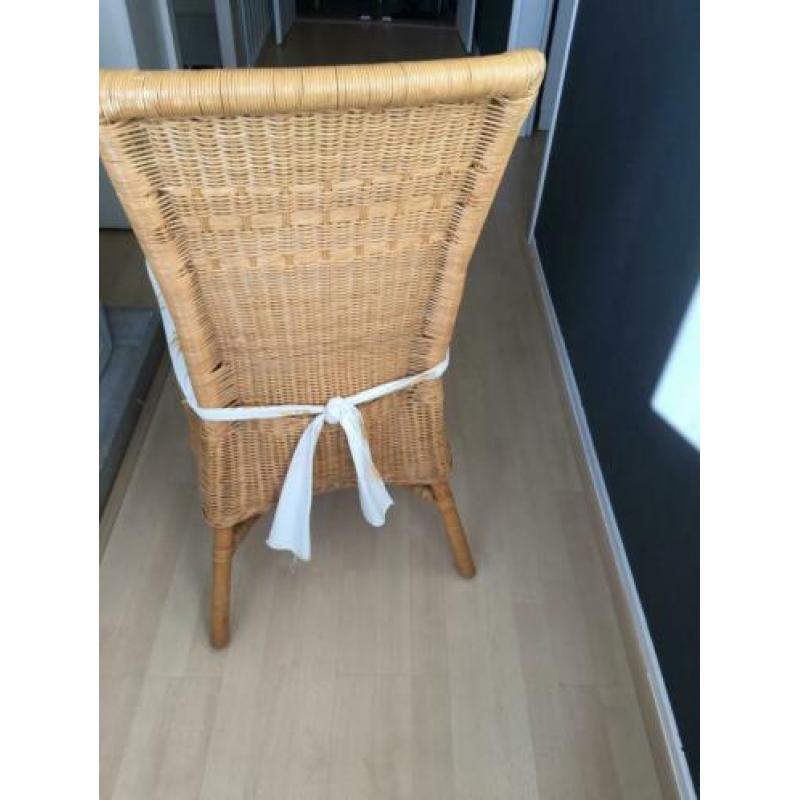 2 rietenstoelen
