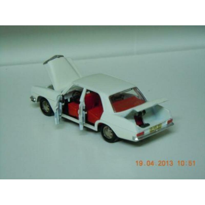 Mercedes 250 type W115/8. Model van het Marklin. Model nageg