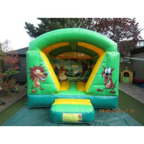 Diverse springkussens te huur, Jungle met dak 50 euro