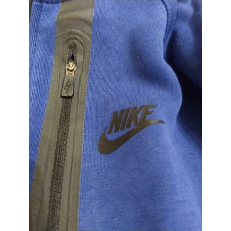 Nike Tech pakje maat 146