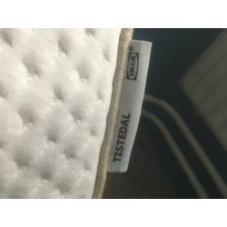 Bijna nieuw matras + gloednieuwe topper