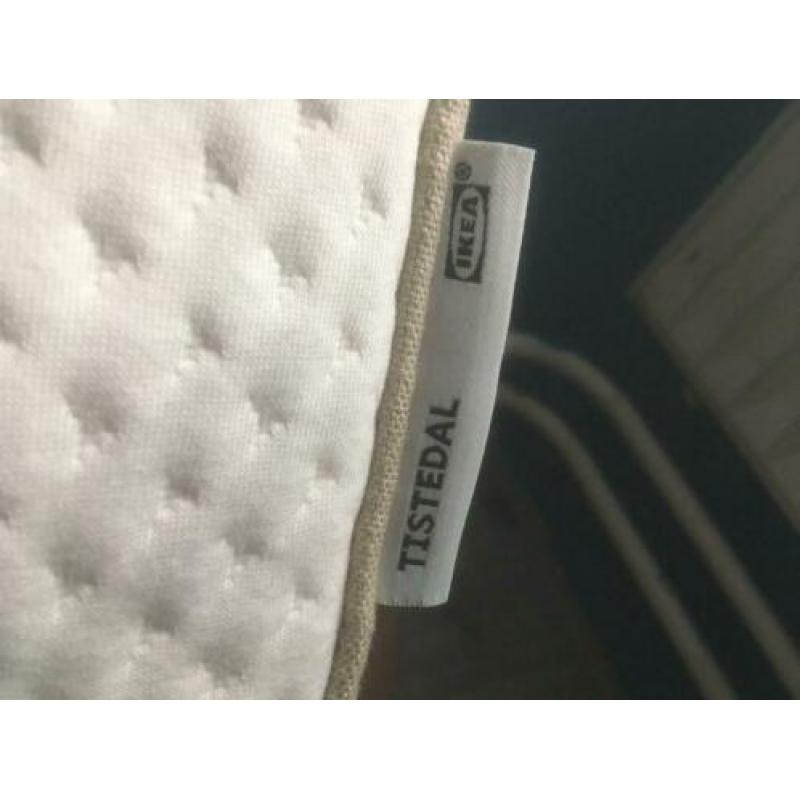 Bijna nieuw matras + gloednieuwe topper