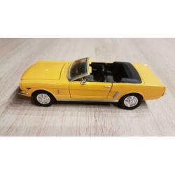 Model auto Mustang 1964 Geel 1:24