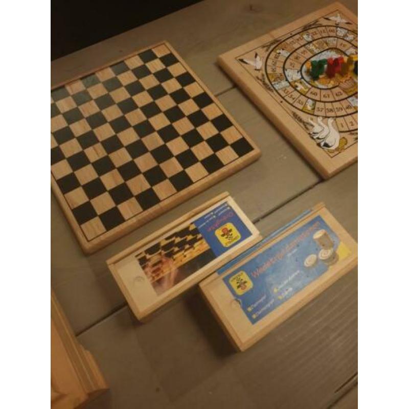 Houten dambord, damstenen/schaakbord en ganzenbord hout.