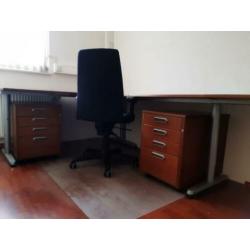 Buro + burostoel + 2 ladenkasten