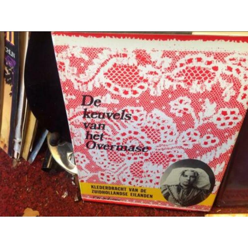 Diverse klederdracht boeken
