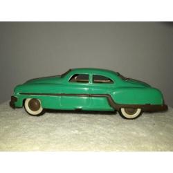 Amerikaanse Oldtimer groen met Frictiemotor