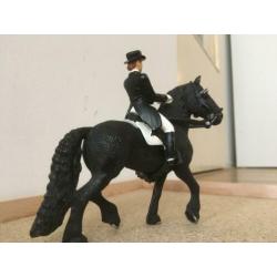 Schleich Fries dressuurpaard met ruiter